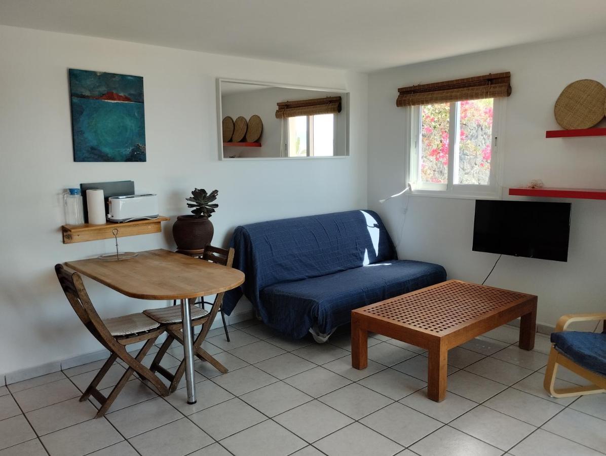 Beautiful Small Bungalow, Amazing Views And Garden Famara Exterior photo